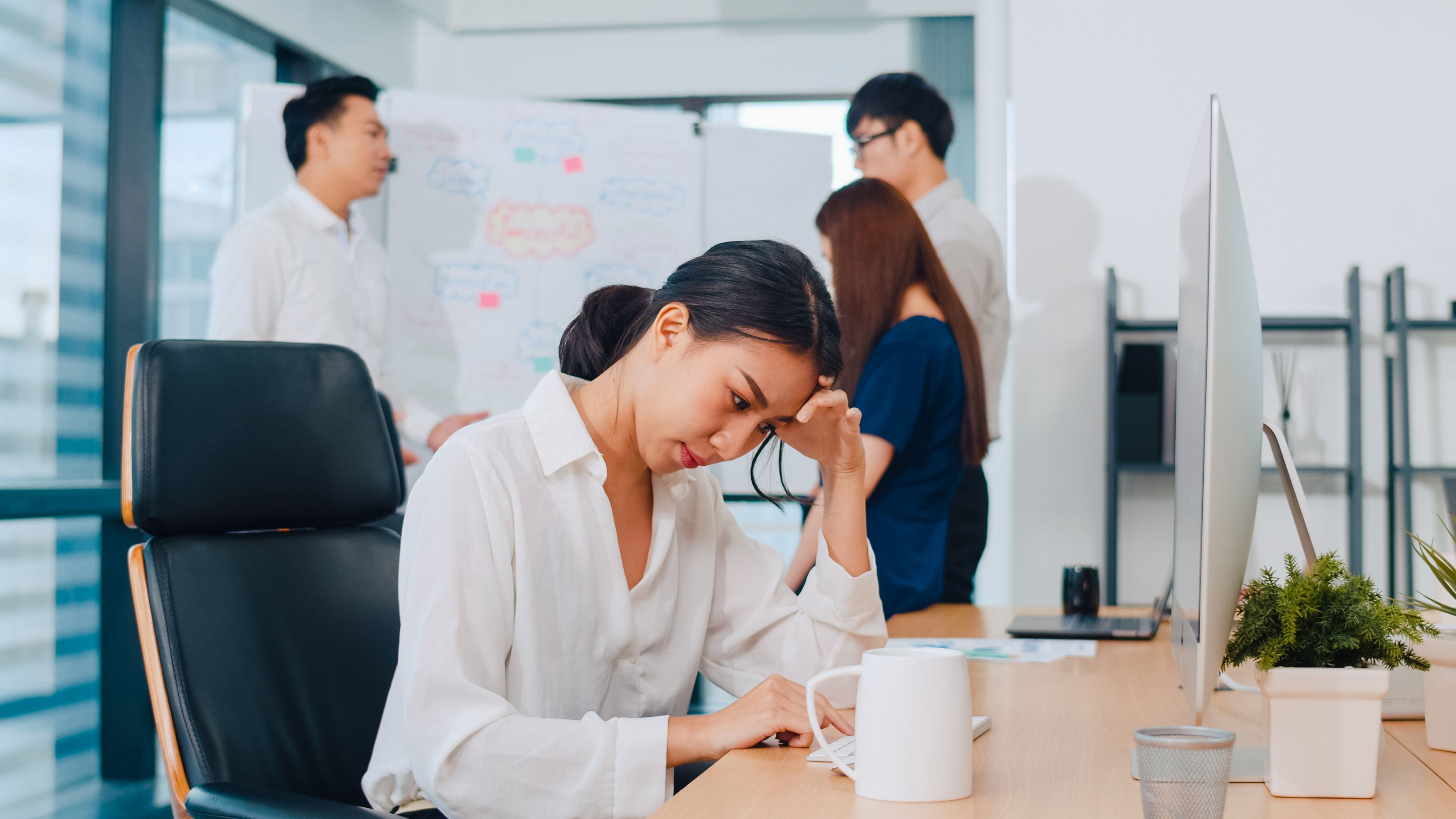 The Quiet Struggle: Ketika Semua Terlihat Baik-Baik Saja, Tapi Finansial Sebenarnya Rapuh